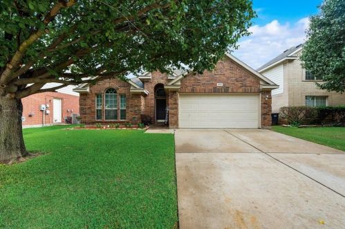509 Flowering Plum Ln, Fort Worth, TX 76140-6558