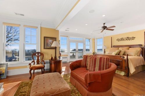 8 Hilltop Dr, Rye Brook NY  10573-5308 exterior