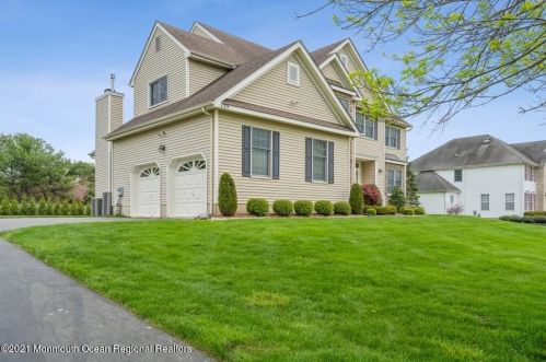 135 Pin Oak Rd, East Freehold, NJ 07728-9313