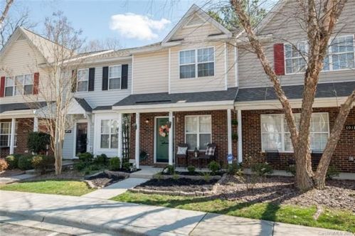 10114 Frosty Ln, Charlotte, NC 28216-0735