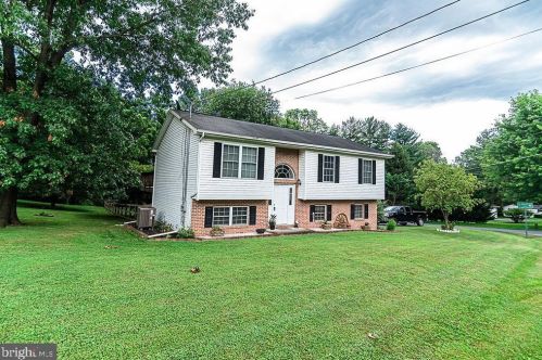 11 Spirit Ln, Falling Waters, WV 25419-4789