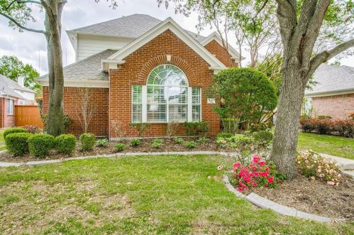 337 Touchdown Dr, Irving, TX 75063-5341