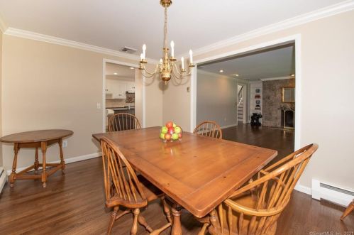 225 Sturges Ridge Rd, Wilton CT  06897-2727 exterior