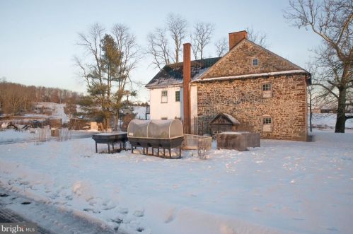 855 Perkiomenville Rd, Perkiomenville, PA 18074-9687