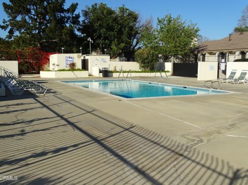 704 Holly Ave, Oxnard CA 93036-1907 exterior