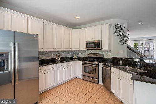 16571 Bramblewood Ln, Woodbridge VA  22191-6014 exterior