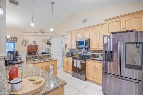 1005 1 Pl, Cape Coral FL  33993-1143 exterior