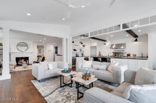 820 Mandalay Bch Rd, Oxnard CA 93035-1078 exterior