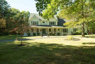 21 Briarhurst Dr, Fortsville, NY 12831-1039