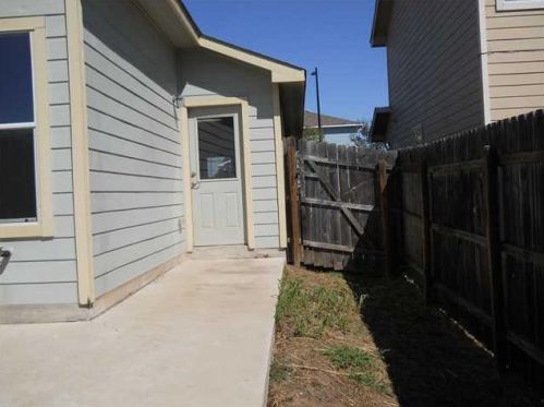 7505 Elk Pass Dr, Austin TX  78744-1762 exterior