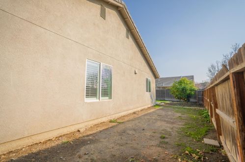 679 Apricot Ct, Los Banos CA  93635-9691 exterior