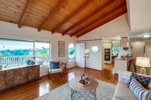 1527 Loring St, San Diego CA  92109-1765 exterior
