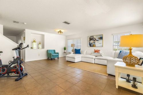 5242 Moon Shell Dr, Ruskin, FL 33572-3522