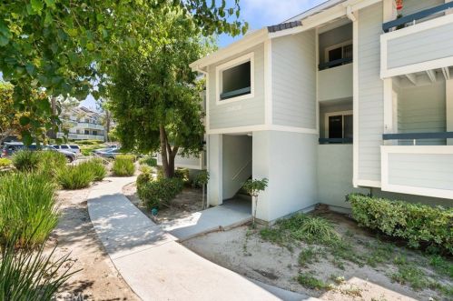 26808 Claudette St, Santa Clarita, CA 91351-5206