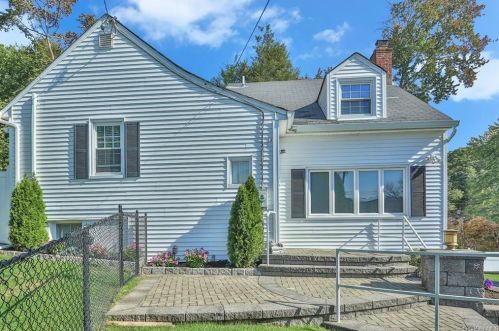 255 Kensico Rd, Thornwood NY  10594-1656 exterior