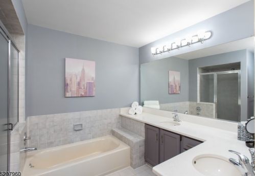 2 Stone Edge Rd, Bedminster NJ  07921-1657 exterior