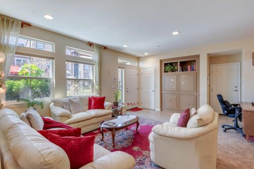 862 Gaspar Vis, San Jose, CA 95126-3543