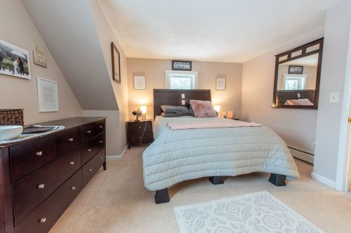 132 Old Mill Pond Rd, Henniker NH  03242-3152 exterior