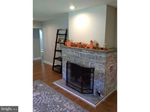 1407 Rosebud Rd, Southampton, PA 18966-3369