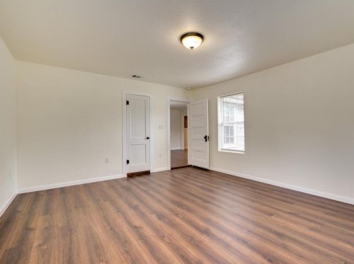 442 Davilla Ave, Rockdale TX  76567-2934 exterior