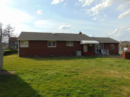 709 Ridge Blvd, South Connellsville, PA 15425-1956