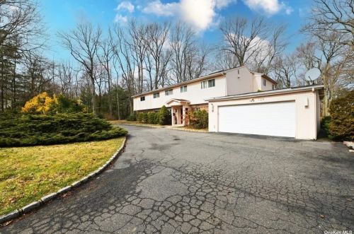 129 Hicks Ln, Great Neck NY  11024-2104 exterior