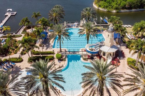 413 Islebay Dr, Ruskin FL  33572-3332 exterior