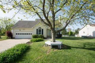 814 Iris Ln, Clarksville, TN 37042-5851