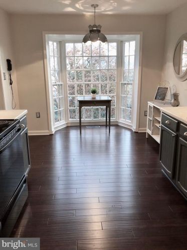 2836 Flagmaker Dr, Falls Church VA  22042-2203 exterior