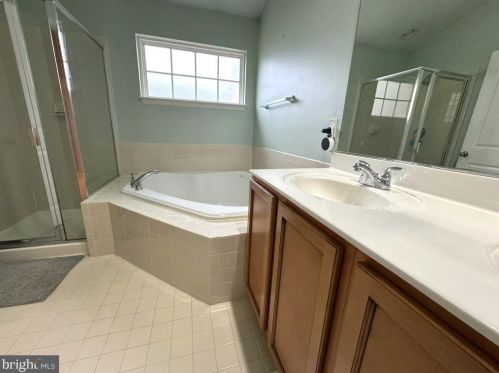 9283 Alvyn Lake Cir, Bristow VA  20136-6149 exterior