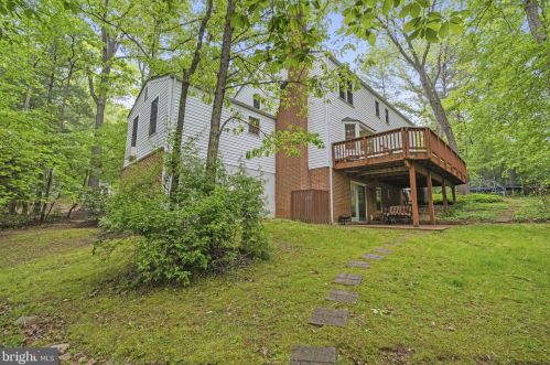 10809 Dayflower Ct, Herndon VA  20191-5109 exterior