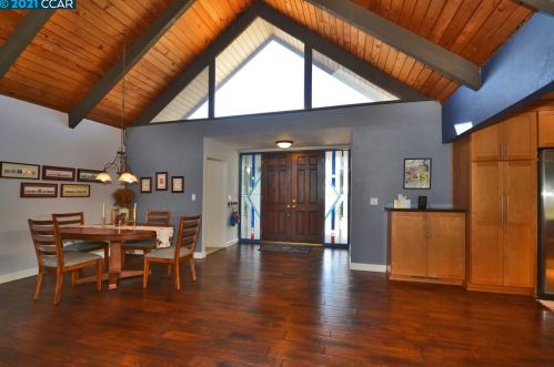 2480 Ln Canada Ct, Pinole CA exterior