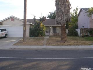 921 Balsam Dr, Newman, CA 95360-1852