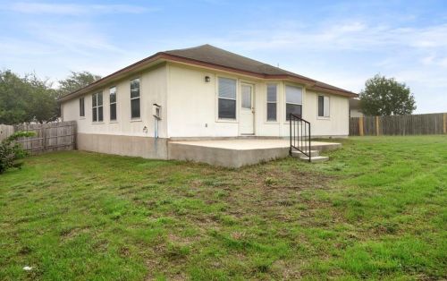 111 Goddard, Uhland TX  78640-5484 exterior
