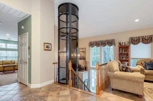 2 Sagamore Dr, Hicksville, NY 11803-1522