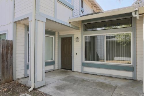 830 Cameron Ct, Vacaville, CA 95687-7303