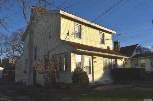 236 Allen St, Meadowmere Park, NY 11559-1202
