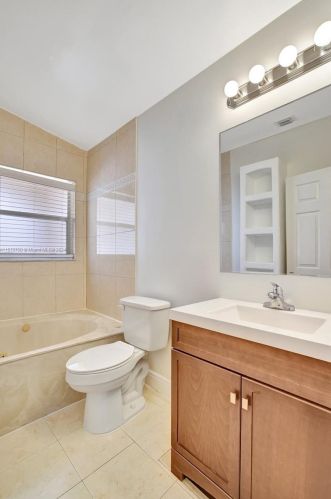 2728 177th Ave, Hollywood FL  33029-5142 exterior
