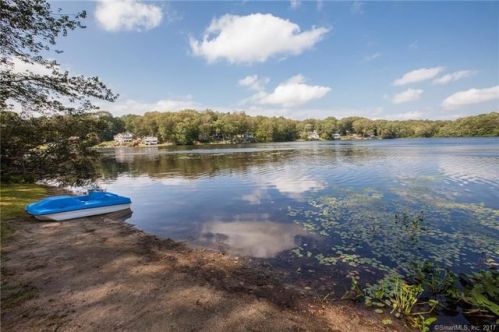 17 White Birch Trl, Higganum, CT 06441-4572