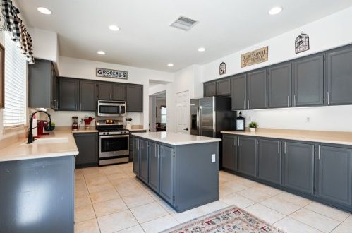 12607 Orangeblossom Ln, Riverside CA  92503-7059 exterior