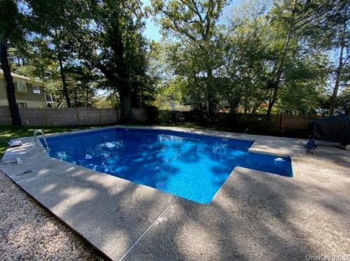 6 Bonwit Rd, Rye Brook NY  10573-1903 exterior