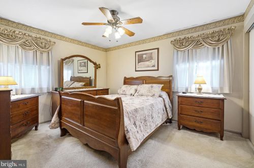5 Pinyon Pine Cir, Wilmington DE  19808-1008 exterior
