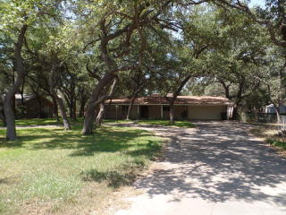 927 Park St, Uvalde TX  78801-4226 exterior