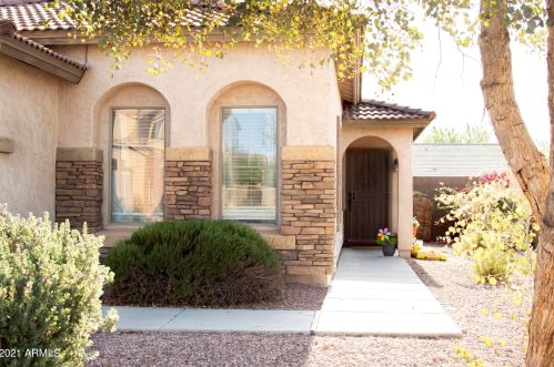 7432 Skylark Ln, Buckeye, AZ 85326-1065
