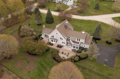 1 Shepherds Ln, North Hampton, NH 03862-2133