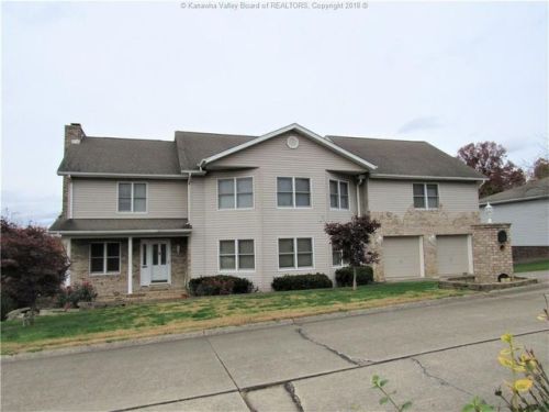 7 Charlo Dr, Hurricane, WV 25526-9289