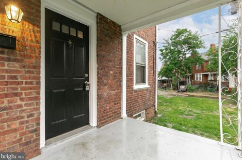 1064 Ironside Rd, Camden, NJ 08104-2845