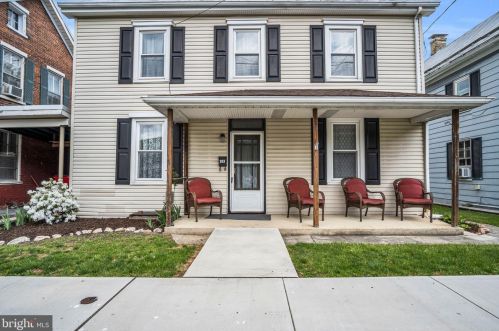 203 Pine St, Mount Holly Springs, PA 17065-1411