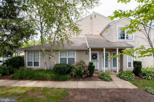 1206 Beacon Hill Dr, Southampton, PA 18966-2537