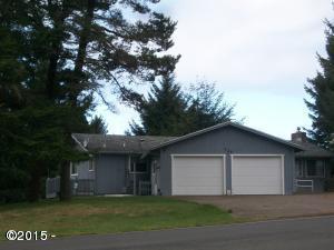 725 Range Dr, Waldport, OR 97394-8801